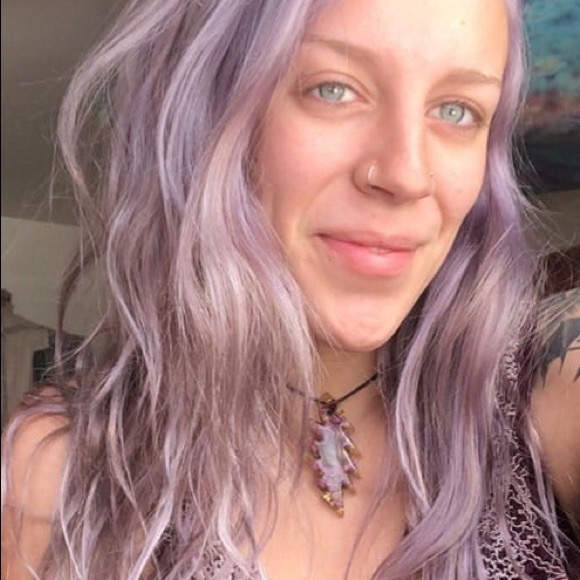 meet your posher, amanda :) - Picture 2 of 2